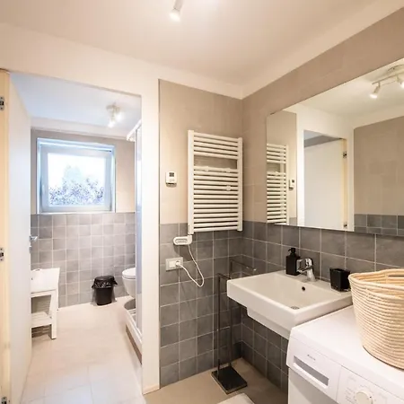Apartment 350 M Dalla Stazione L Parcheggio Free L Nova Loft