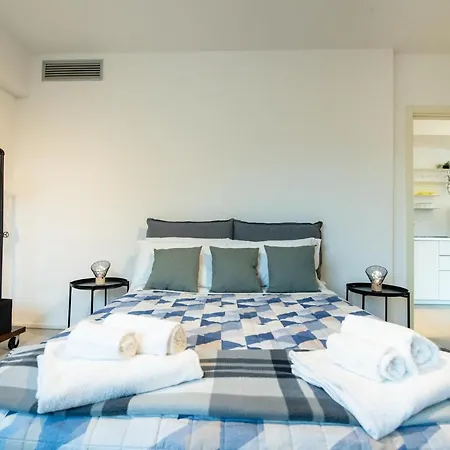 350 M Dalla Stazione L Parcheggio Free L Nova Loft * Парма