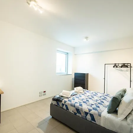 Apartment 350 M Dalla Stazione L Parcheggio Free L Nova Loft *