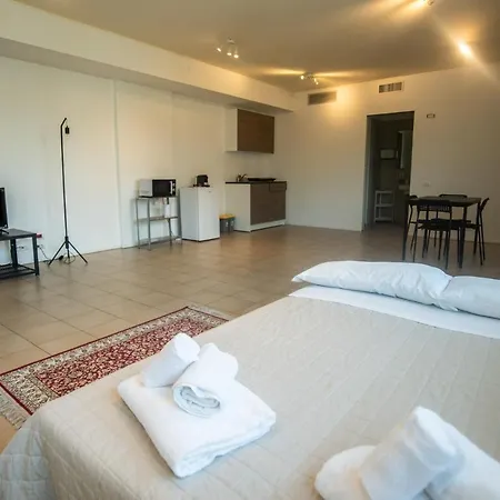 350 M Dalla Stazione L Parcheggio Free L Nova Loft Apartmán *